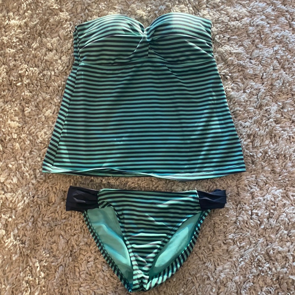 Mossimo Small top Large bottom fits like a medium